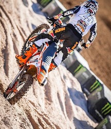 Motocross bikers  5c27cc605d880.jpg