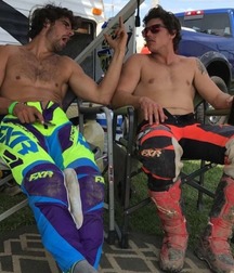 Motocross bikers  5c27cc8461adb.jpg