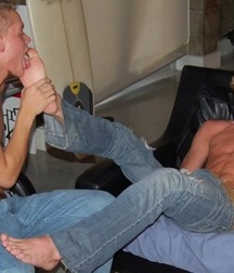 Sniff em lick em 5c2bc6a5131d8.jpg