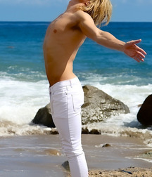 Boys and Models 4 5c2cb72177209.jpg