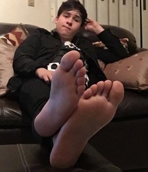 Boy feet 8 5c2cea5599d8b.jpg