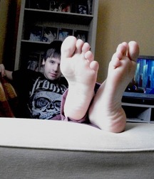 Boy feet 9 5c2d118352e26.jpg