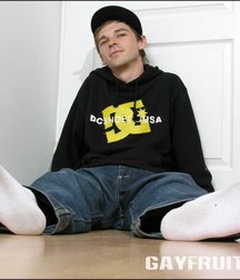 Boy feet 9 5c2d11976022c.jpg