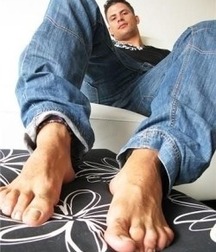 Barefoot in jeans 5c30029f08cc1.jpg
