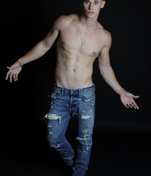 Barefoot in jeans 5c3002b39e7c3.jpg