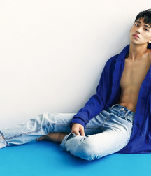 Barefoot in jeans 5c3002bae0eb2.png