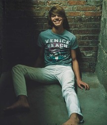 Barefoot in jeans 5c3002cf54dc5.jpg
