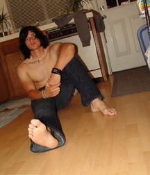 Jeans and feet 5c30da4be5128.jpg