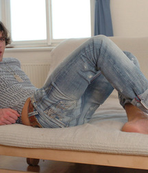 Jeans and feet 5c30da8e29247.jpg