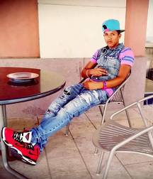 Sneakers and Jeans 5c3139305a7e4.jpg