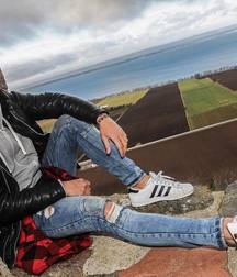 Sneakers and Jeans 5c3139465e55f.jpg