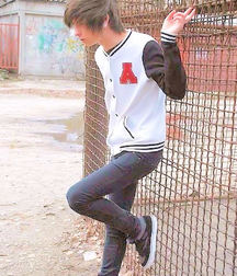Sneakers and Jeans 5c313960c7a86.jpg
