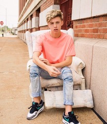 Sneakers and Jeans 5c313977c20e1.jpg