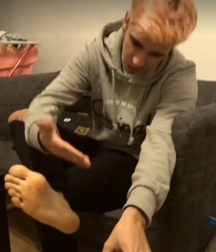 Boy feet 11 5c326a1a816c8.png