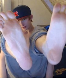 Boy feet 11 5c326a2a360bd.jpg