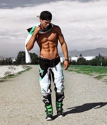 Biker and boots 5c35324bc8170.jpg