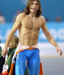 Long hair boys 5c3620ee7c5d1.jpg