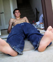 Boy feet 12 5c3695901b6ea.jpg