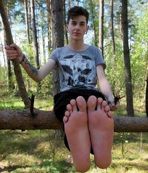 Boy feet 12 5c3695c4a8c4a.jpg