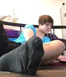 Boy feet 14 5c37be7135e5d.jpg