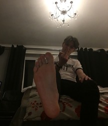 Boy feet 14 5c37bea56e26b.jpg