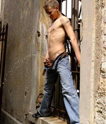Pee boys 3 5c38c1fa7d212.jpg