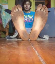 Suckable toes 5c38eed818f79.jpg