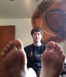 Suckable toes 5c38ef08e6449.jpg