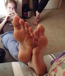 Suckable toes 5c38ef0a215e4.jpg