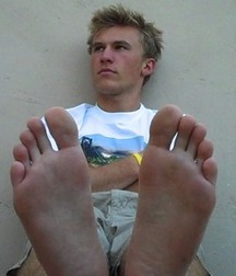 Suckable toes 5c38ef159f5cc.jpg