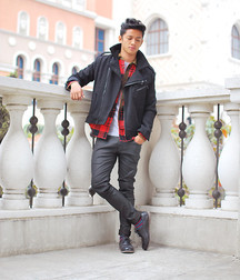 Leather and boots 5c3b84dd133ad.jpg