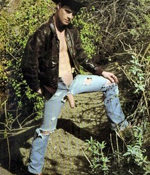 Leather and boots 5c3b84f8003bd.jpg