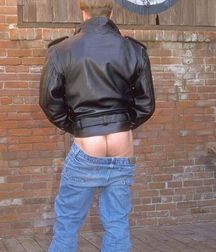 Leather and boots 5c3b84fda3ec4.jpg