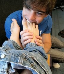 Smelly teen boy feet 5c3df4c8f28a9.jpg