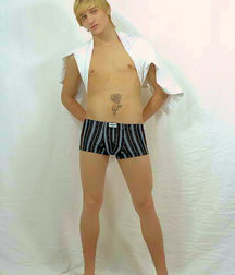 Worhsip boy feet 5c3e135968f5d.jpg