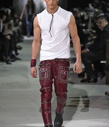 Models and boots 5c3f8a5093d80.jpg