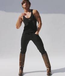 Models and boots 5c3f8a51ac22e.jpg