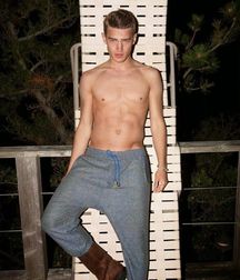 Models and boots 5c3f8a5d3bca6.jpg