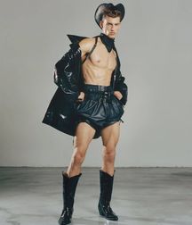 Models and boots 5c3f8a6659ae5.jpg