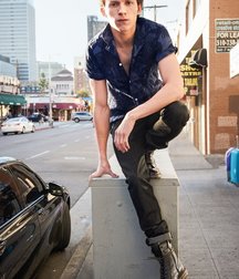 Models and boots 5c3f8a857a351.jpg