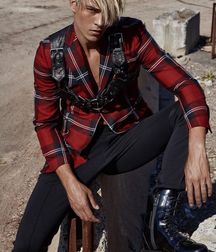 Models and boots 5c3f8a86d9590.jpg
