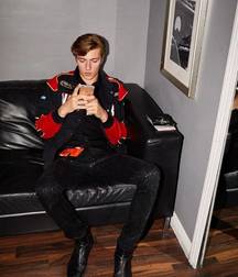 Guys in boots 5c3fe1244e8eb.jpg