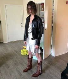 Guys in boots 5c3fe157dc64a.jpg