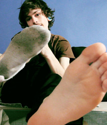 Boy feet 19 5c409b4e4e51f.jpg