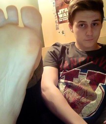 Boy feet 19 5c409b5f91d16.jpg