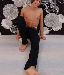 Boy feet 19 5c409b685fc5d.jpg