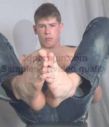 Boy feet 19 5c409b82239e4.jpg