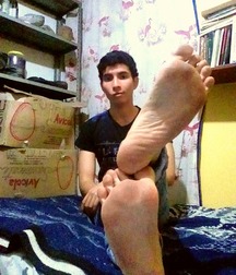 Boy feet 20 5c40a0fd2214c.jpg