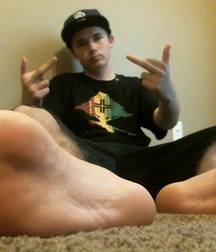 Boys kinky feet 5c40b8266edbc.jpg