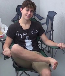 Boys kinky feet 5c4107457deef.jpg